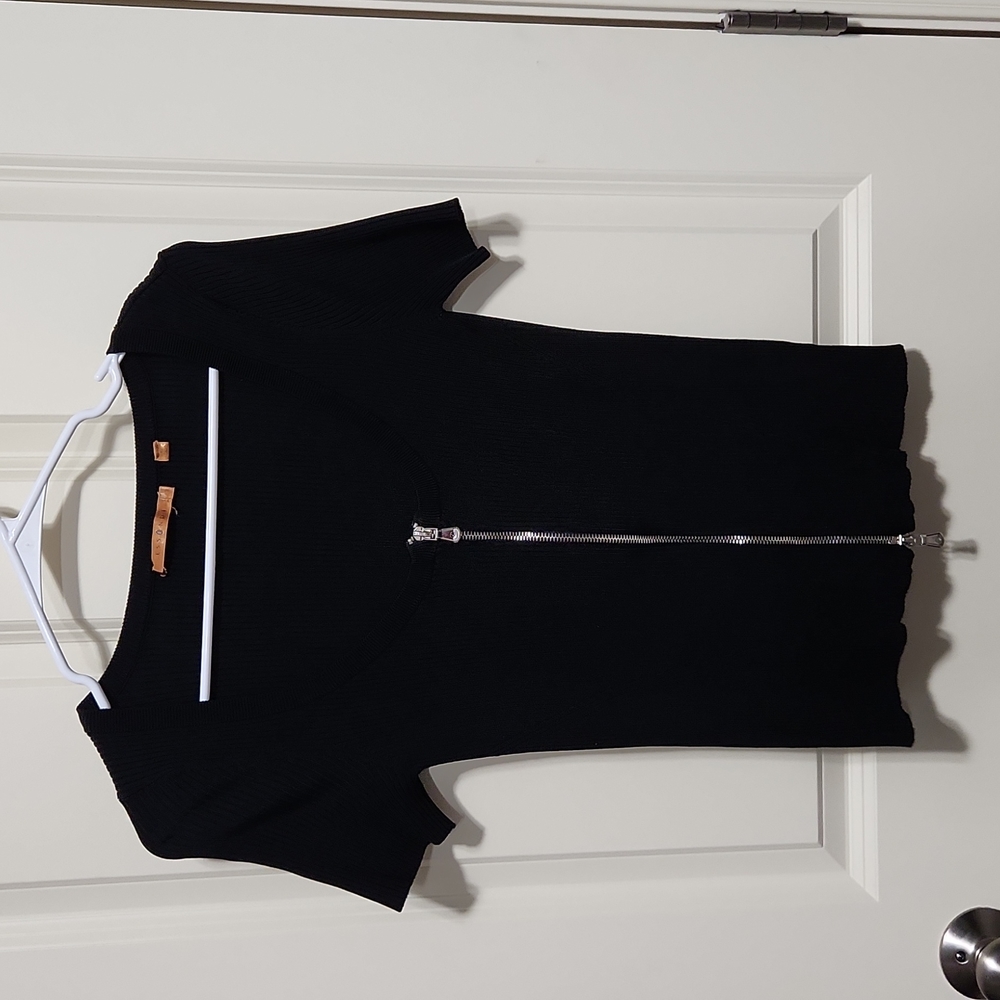 Deep black color Essendi sweater